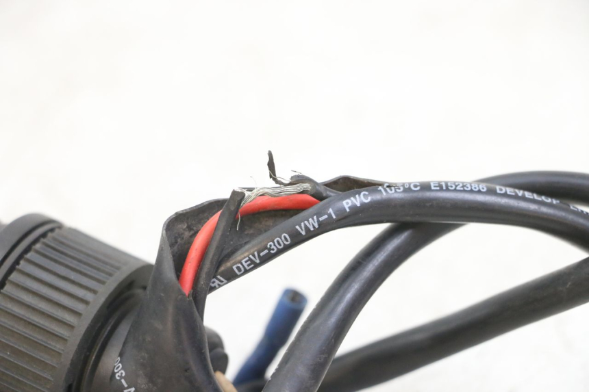 photo de CIGAR LIGHTER SOCKET PIAGGIO XEVO - X EVO 125 (2007 - 2016) - Fixing points details