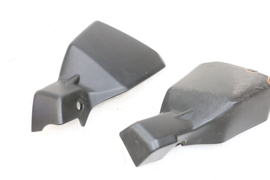 photo de HANDGUARDS SUZUKI DL V STROM 1000 (2002 - 2007) - Technical close-up
