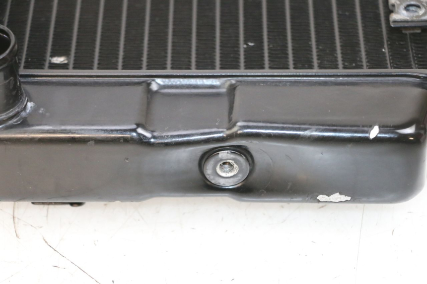 photo de COOLANT RADIATOR SUZUKI DL V STROM 1000 (2002 - 2007) - Technical close-up