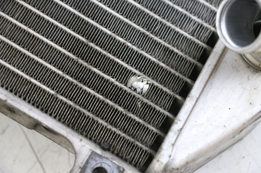 photo de COOLANT RADIATOR SUZUKI GSXR GSX-R 1000 (2003 - 2004) - Fixing points details