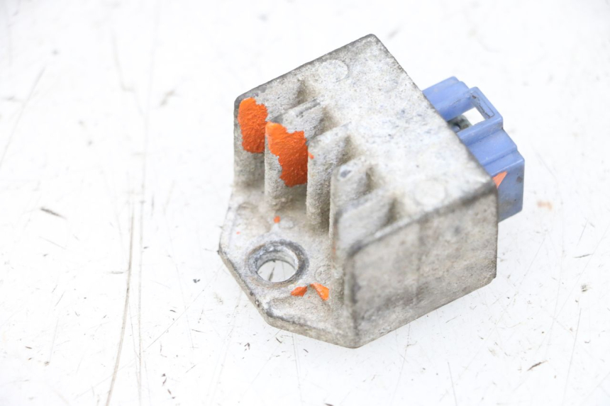 photo de REGULATOR MBK BOOSTER SPIRIT NAKED 50 (2004 - 2017) - Alternative perspective