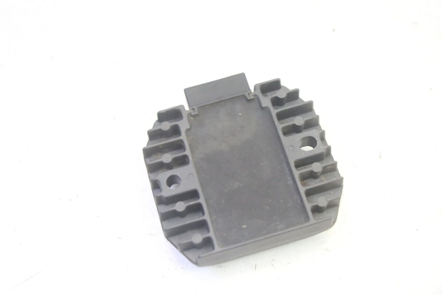 photo de REGULATOR PEUGEOT ELYSEO 125 (1999 - 2004) - Zoom on usage condition