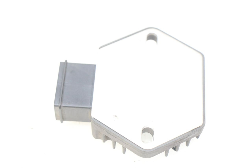photo de CHARGING REGULATOR HONDA FES PANTHEON 2T 125 (1998 - 2002)