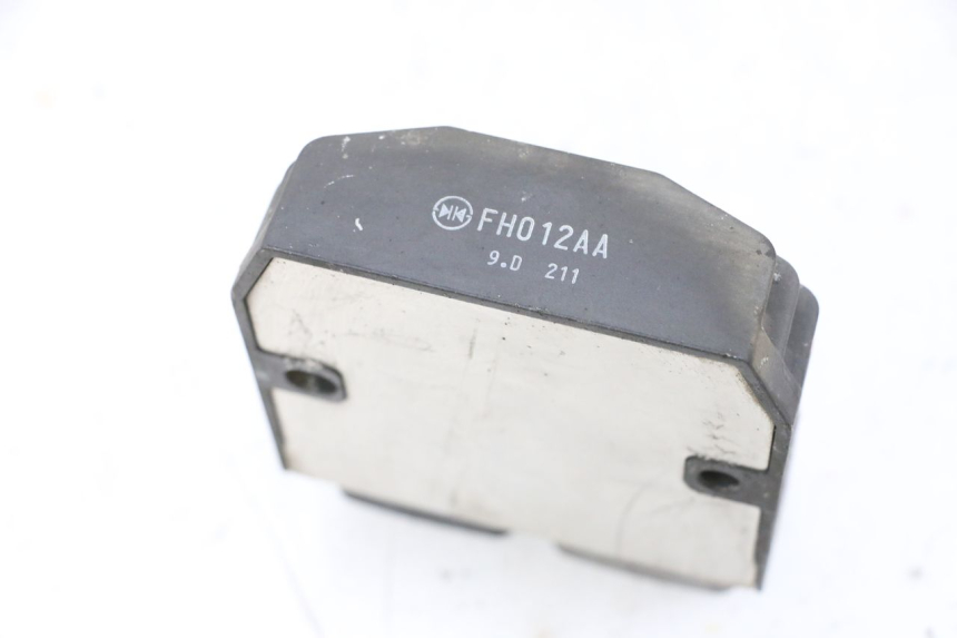 photo de CHARGING REGULATOR YAMAHA FJR ABS 1300 (2006 - 2012) - Fixing points details