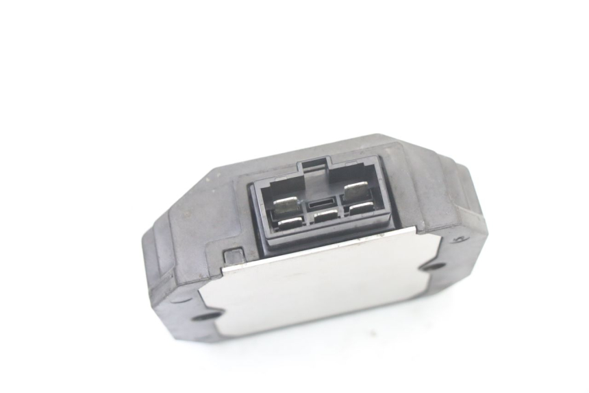 photo de REGULATOR YAMAHA FZ6 FAZER S2 600 (2007 - 2011)