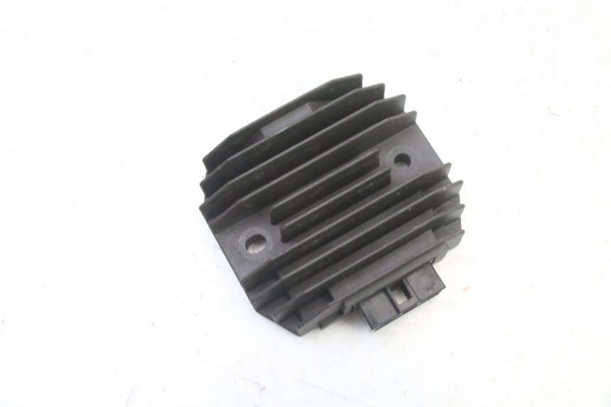 photo de REGULATOR YAMAHA FZ6 FAZER S2 600 (2007 - 2011)