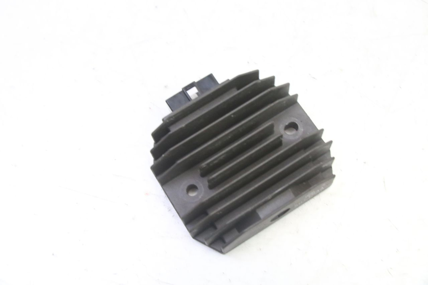 photo de REGULATOR YAMAHA FZ6 FAZER S2 600 (2007 - 2011)