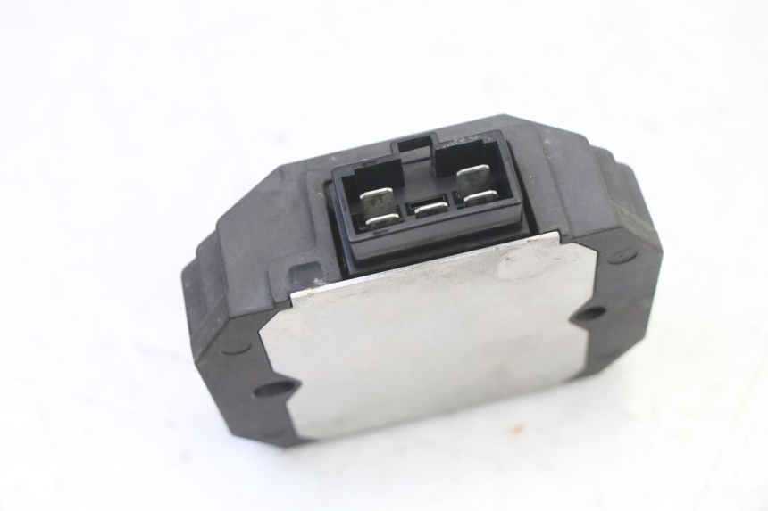 photo de REGULATOR YAMAHA FZ6 FAZER S2 600 (2007 - 2011)