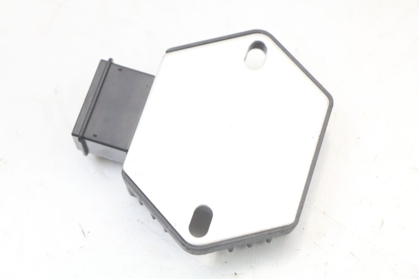 photo de CHARGING REGULATOR HONDA FES PANTHEON 2T 125 (1998 - 2002)