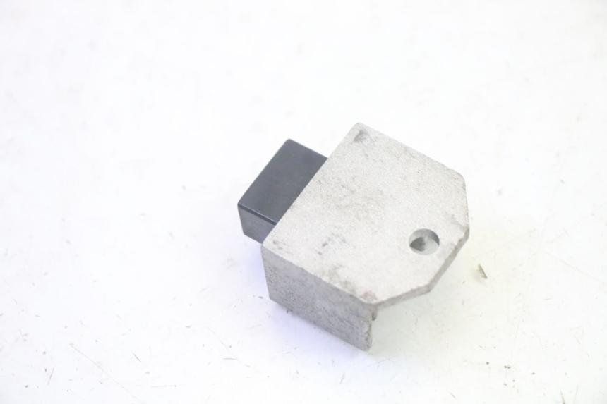 photo de CHARGING REGULATOR PEUGEOT KISBEE 4T 50 (2010 - 2017) - Zoom on usage condition