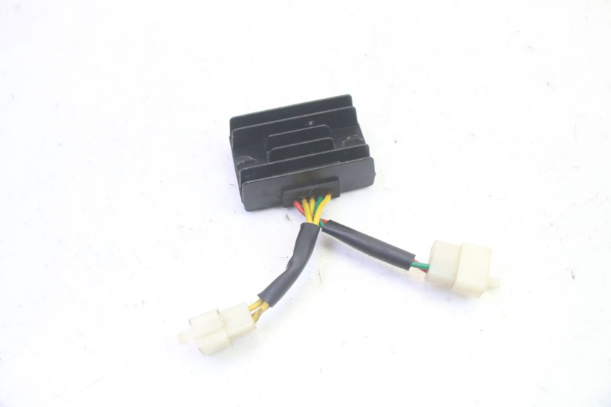 photo de CHARGING REGULATOR PEUGEOT KISBEE 4T 50 (2018 - 2022) - Zoom on usage condition