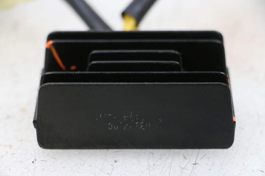 photo de CHARGING REGULATOR PEUGEOT KISBEE 4T 50 (2018 - 2022) - Technical close-up