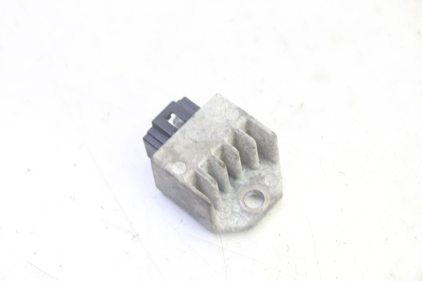 photo de REGULATOR PEUGEOT LUDIX ONE 50 (2004 - 2006) - Component detail