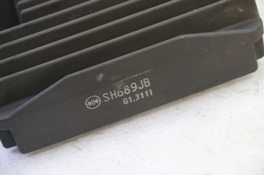 photo de CHARGING REGULATOR PIAGGIO MP3 500 (2011 - 2015) - Alternative perspective