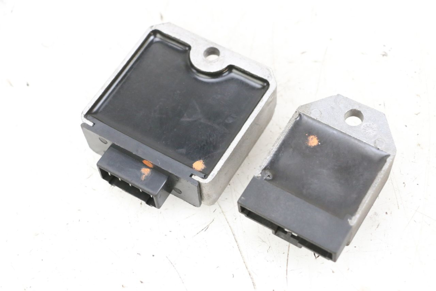 photo de CHARGING REGULATOR PIAGGIO NEW TYPHOON 50 (2018 - 2021) - Technical close-up