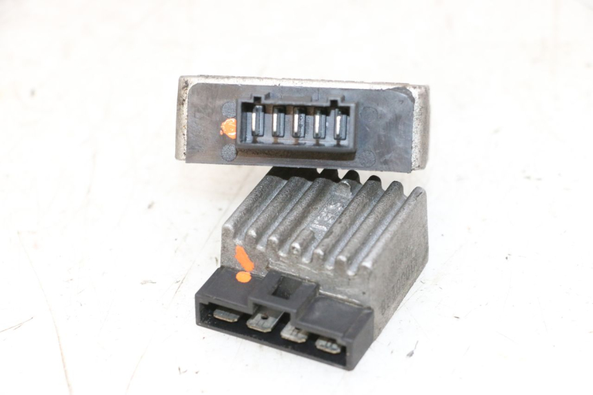 photo de CHARGING REGULATOR PIAGGIO NEW TYPHOON 50 (2018 - 2021) - Surface and material condition