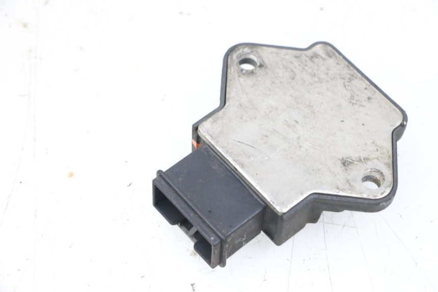 photo de REGULATOR HONDA NSR R 125 (1994 - 2003) - Zoom on usage condition