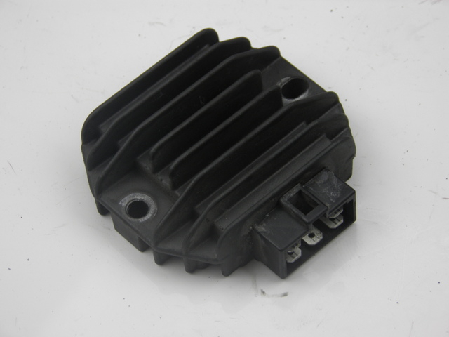photo de CHARGING REGULATOR PIAGGIO X8 125 (2004 - 2007)