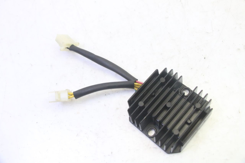 photo de REGULATOR PEUGEOT TWEET PRO EFI 4T 50 (2021 - 2022)