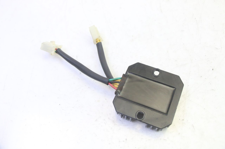 photo de REGULATOR PEUGEOT TWEET PRO EFI 4T 50 (2021 - 2022)