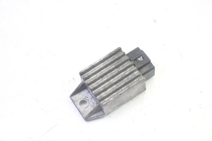 photo de REGULATOR PEUGEOT VIVACITY 100 (1999 - 2008) - Zoom on usage condition