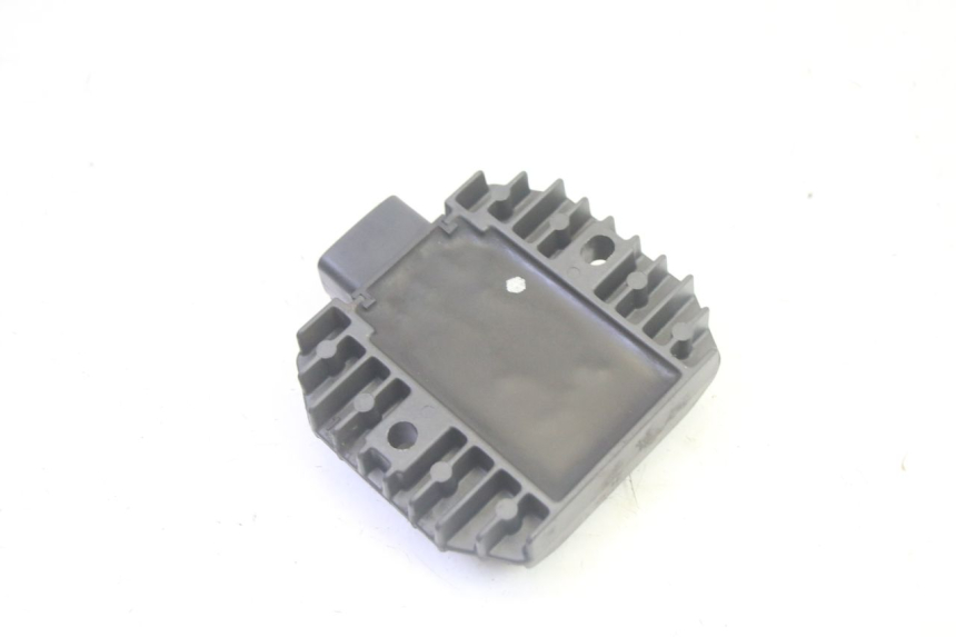 photo de CHARGING REGULATOR YAMAHA XMAX X-MAX 125 (2006 - 2009) - Zoom on usage condition