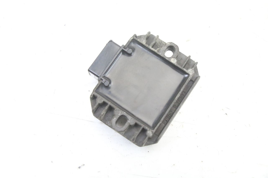 photo de CHARGING REGULATOR PIAGGIO XEVO - X EVO 125 (2007 - 2016) - Alternative perspective