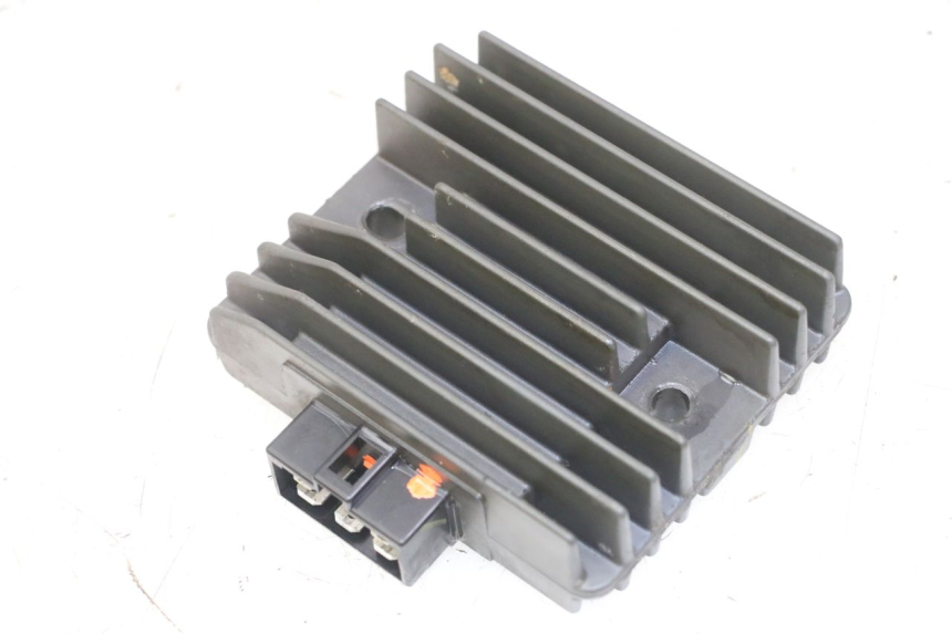 photo de REGULATOR YAMAHA XJ6 ABS 600 (2008 - 2016)
