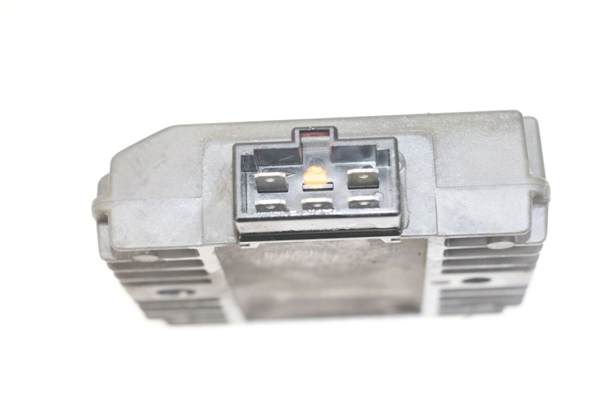 photo de REGULATOR YAMAHA XJ6 ABS 600 (2008 - 2016)