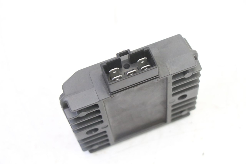 photo de REGULATOR YAMAHA XJ6 ABS 600 (2008 - 2016)