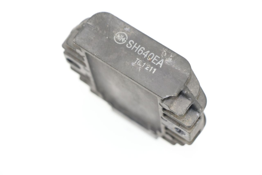 photo de CHARGING REGULATOR YAMAHA YP MAJESTY 125 (2002 - 2006)