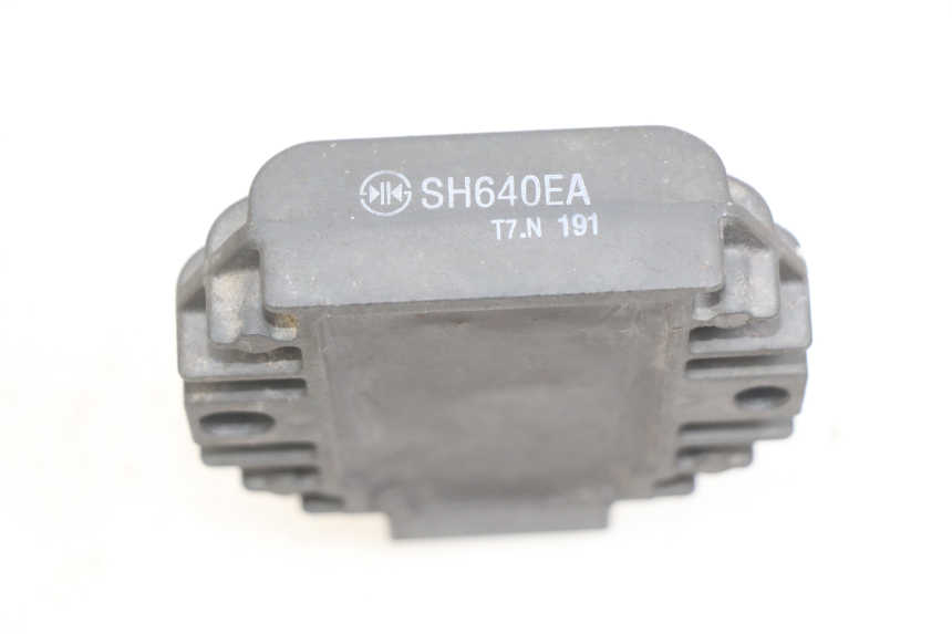 photo de CHARGING REGULATOR YAMAHA YP MAJESTY 125 (1998 - 2001)