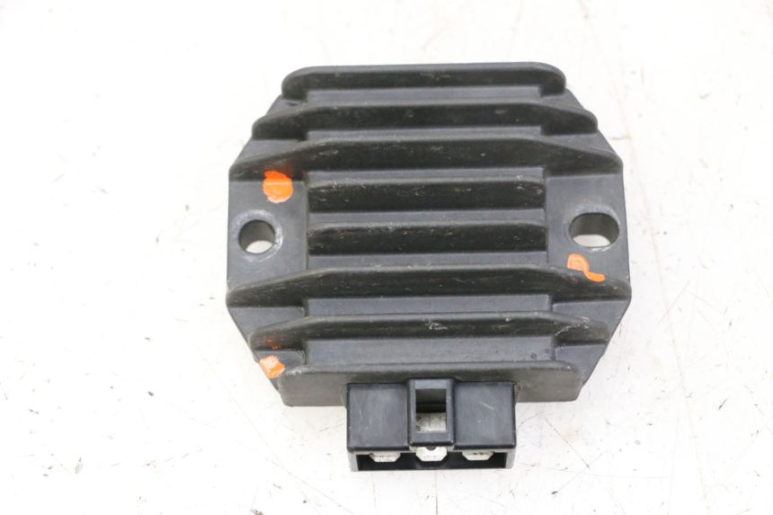 photo de CHARGING REGULATOR YAMAHA YP MAJESTY 125 (2002 - 2006)