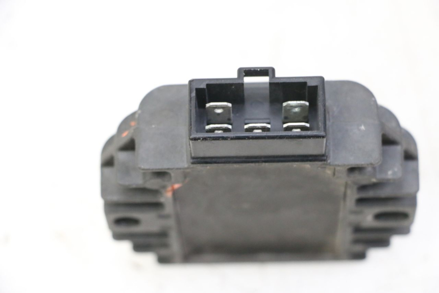 photo de CHARGING REGULATOR YAMAHA YP MAJESTY 125 (2002 - 2006)