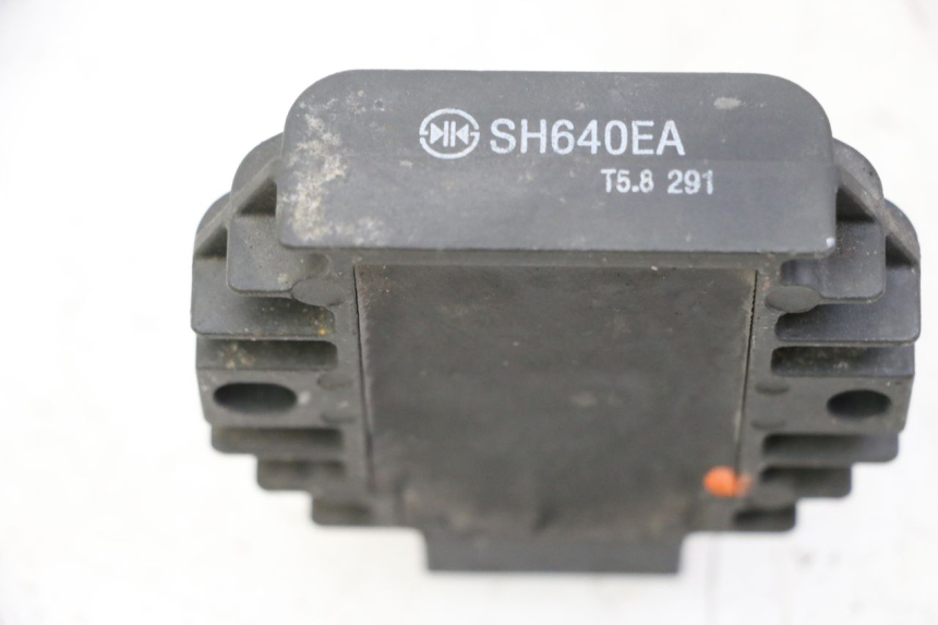 photo de CHARGING REGULATOR YAMAHA YP MAJESTY 125 (2002 - 2006)