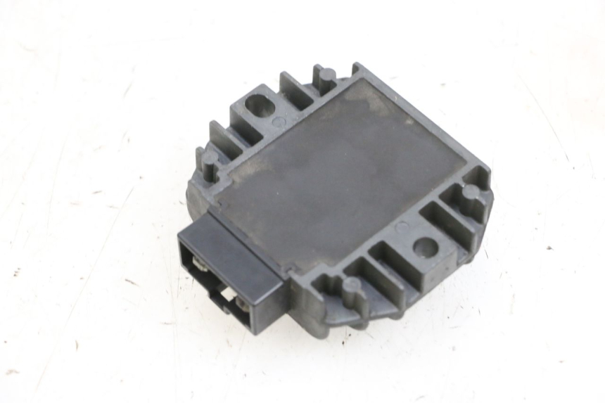 photo de CHARGING REGULATOR YAMAHA YP MAJESTY 125 (2002 - 2006) - Component detail