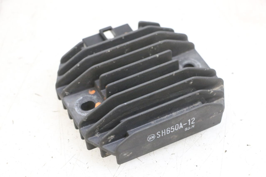 photo de REGULATOR KAWASAKI ZR 7 750 (1999 - 2001) - Alternative perspective