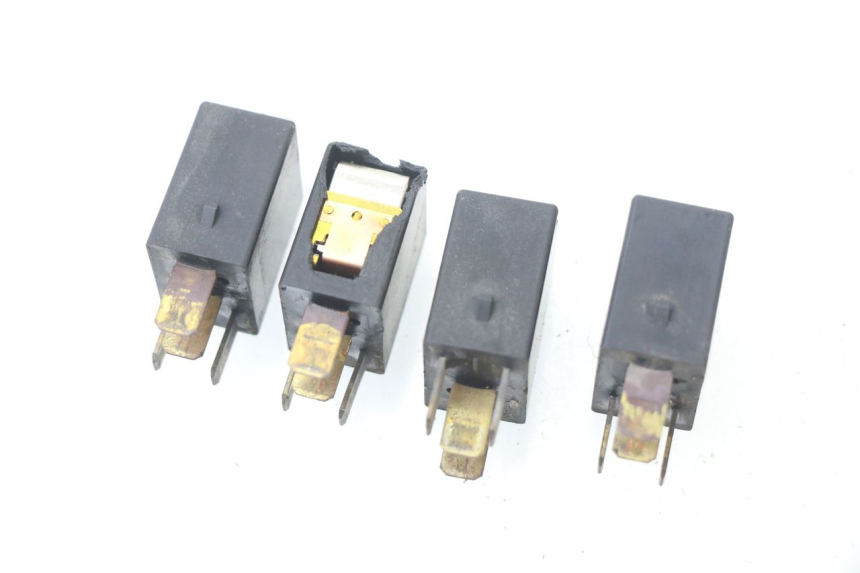 photo de ELECTRICAL RELAY HONDA FES PANTHEON 125 (2003 - 2007)