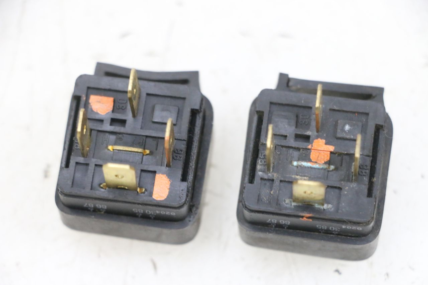 photo de ELECTRICAL RELAY YAMAHA YP MAJESTY 125 (2002 - 2006) - Technical close-up