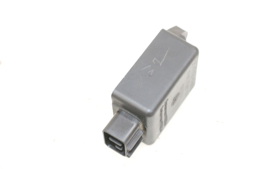 photo de RELAY KAWASAKI ZR 7 750 (1999 - 2001) - Alternative perspective