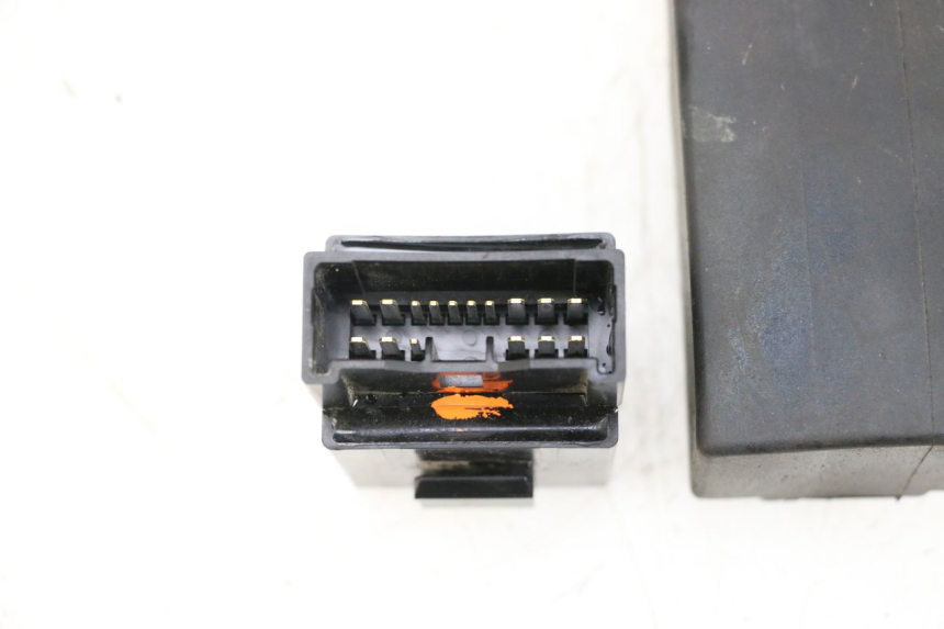 photo de FUEL PUMP RELAY YAMAHA MT-07 MT07 ABS 700 (2018 - 2020) - Alternative perspective