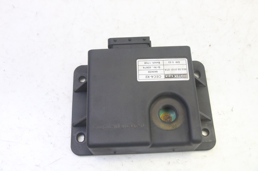 photo de RELAY ROLL LOCK PIAGGIO MP3 RL 250 (2007 - 2010) - Zoom on usage condition