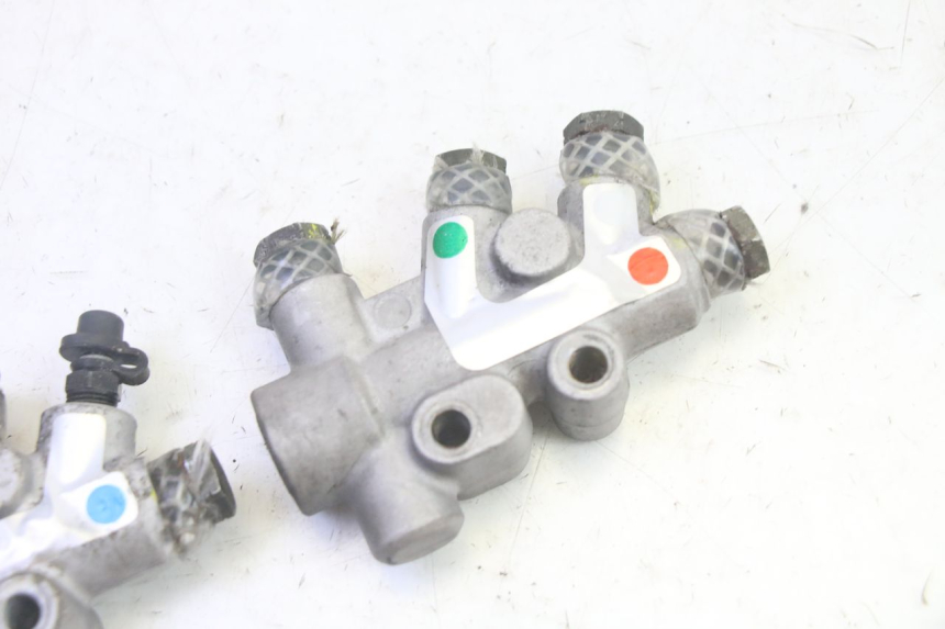 photo de BRAKE PROPORTIONING VALVE PIAGGIO MP3 RL 250 (2007 - 2010) - Alternative perspective