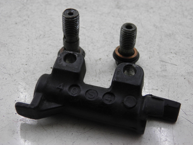 photo de BRAKE PROPORTIONING VALVE YAMAHA FZS FAZER 600 (1998 - 2001)
