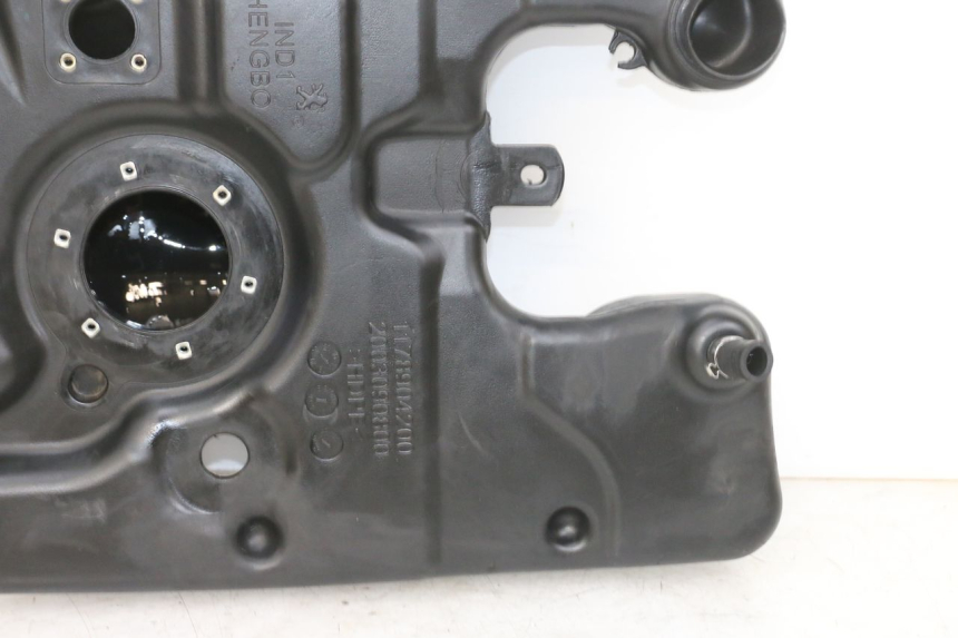 photo de FUEL TANK PEUGEOT DJANGO 4T 50 (2014 - 2019) - Fixing points details