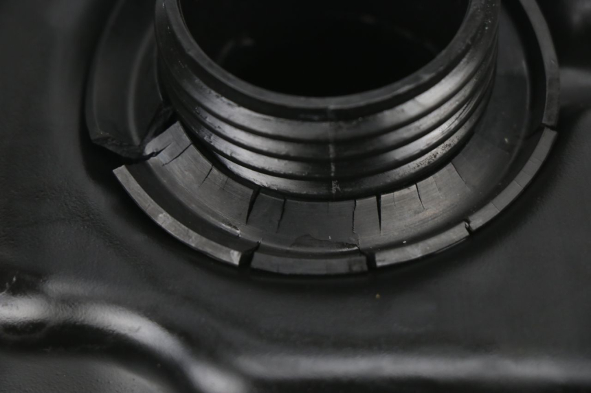 photo de FUEL TANK RAZZO XENON 4T 50 (2008 - 2012)