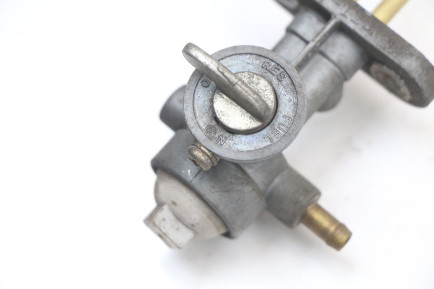 photo de Fuel tap HYOSUNG GV AQUILA 125 (2000 - 2004) - Component detail