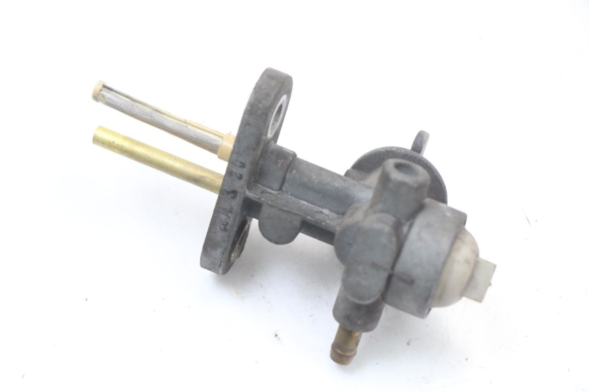 photo de Fuel tap HYOSUNG GV AQUILA 125 (2000 - 2004) - Alternative perspective