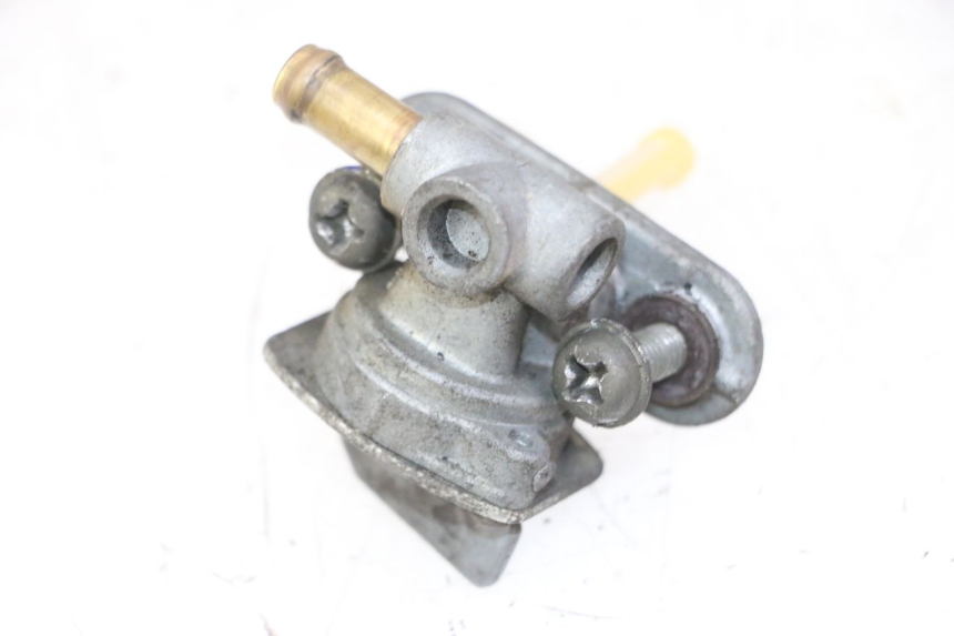 photo de FUEL TANK TAP YAMAHA FZS FAZER 600 (2001 - 2003)