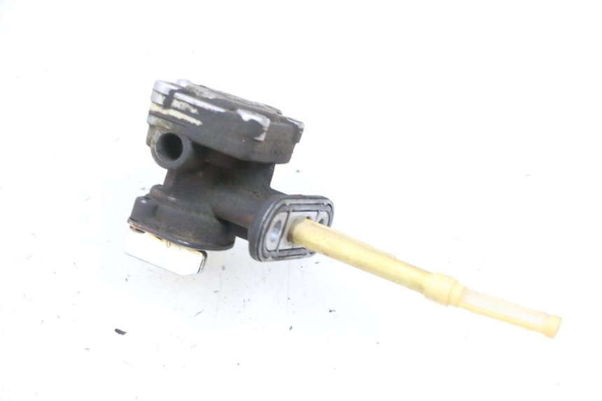 photo de FUEL TANK TAP KAWASAKI ZR 7 750 (1999 - 2001) - Zoom on usage condition